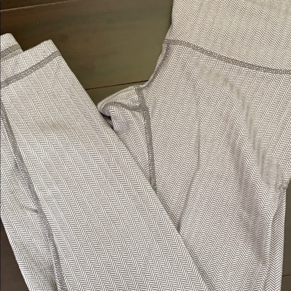 Lululemon size 2 - Picture 2 of 4
